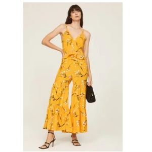 Yellow floral crepe (100% Polyester). Jumpsuit. Sleeveless. V-neck. Back zipper